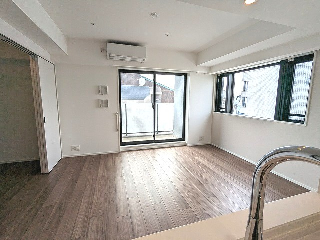 J.GRAN Court浅草の設備|南向き角部屋2面採光、日当り眺望良好
全室エアコン設置済
インターネット使用料無料
ペット可小型犬1匹