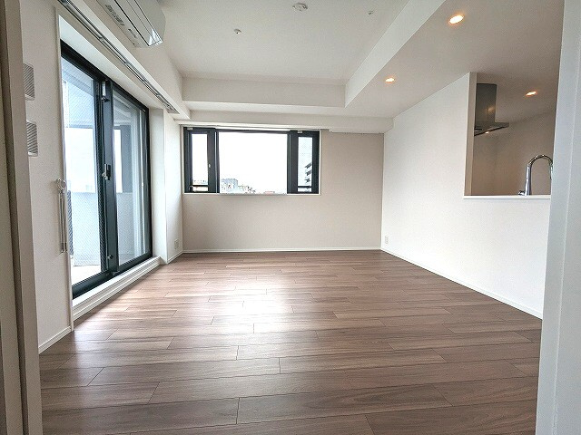 J.GRAN Court浅草の設備|カウンターキッチン
南向き角部屋2面採光、日当り眺望良好
全室エアコン設置済
インターネット使用料無料
ペット可小型犬1匹