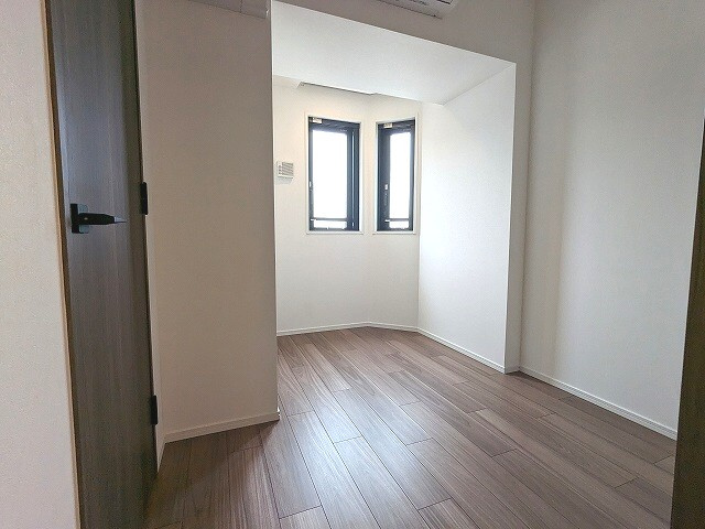 J.GRAN Court浅草の設備|4.2帖洋室
エアコン付き
ウォークインクローゼット