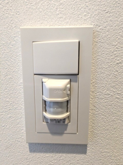 J.GRAN Court浅草の設備|人感センサー付玄関ライトです