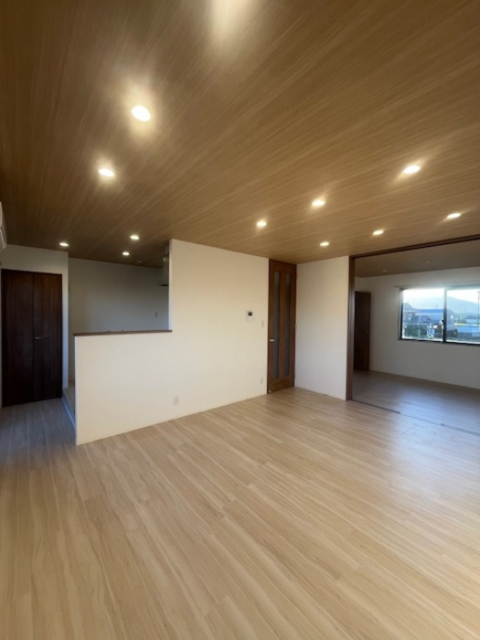 アネックスM（アネックスエム）【キャッシュバック対象物件】の居間・リビング|こちらのリビングで趣味の時間をお楽しみください