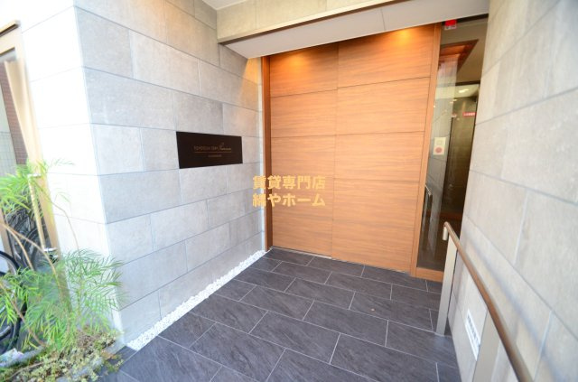 TOYOTOMI STAY Premium長橋のエントランス|毎日通るエントランスはこのようになっています