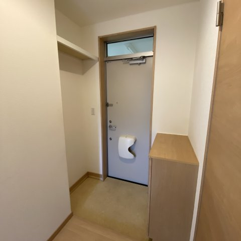 マヤパティオ　Ａ棟　（室蘭市共同住宅事業）の玄関|落ち着いた玄関です