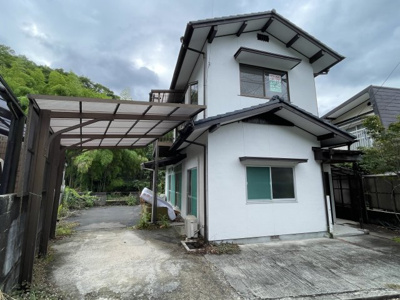 【駐車場】 | 中古戸建　岩国市門前町2丁目　