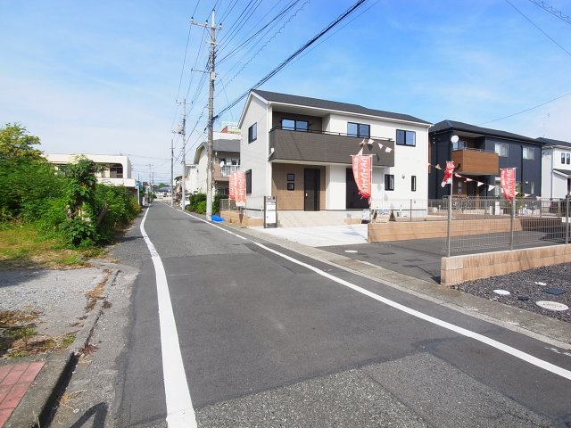 新築　前橋市昭和町2期　A号棟の前面道路含む現地写真|現地写真　西側接道幅員約5.3ｍ
