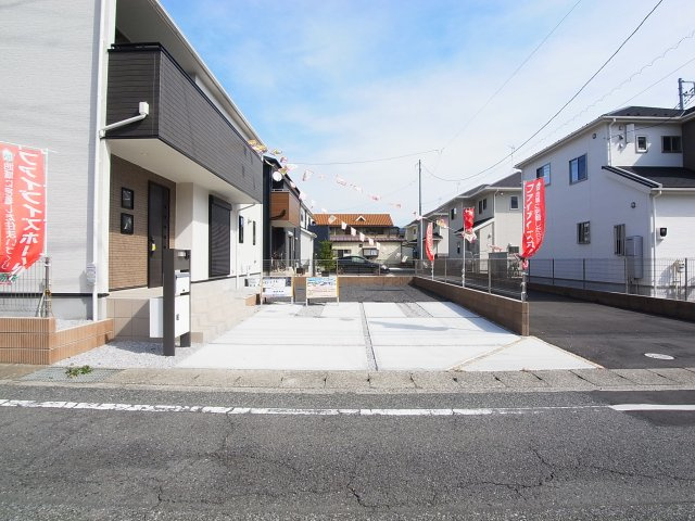新築　前橋市昭和町2期　A号棟の駐車場|現地写真　駐車スペースは建物南側に並列2台分可能です！