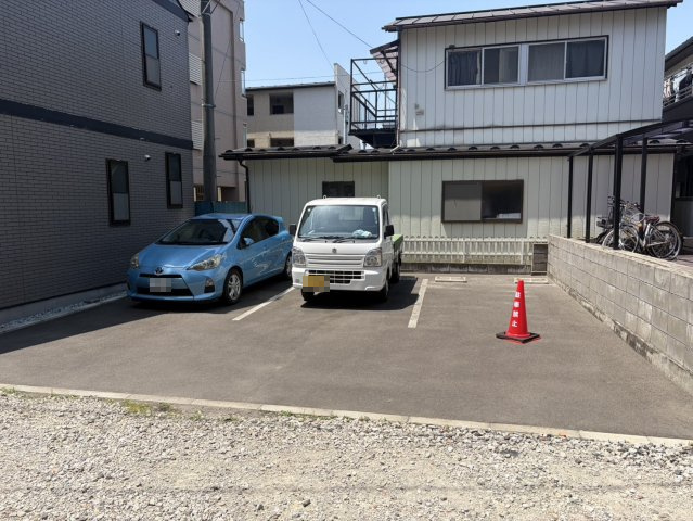 【駐車場】ヘリオス