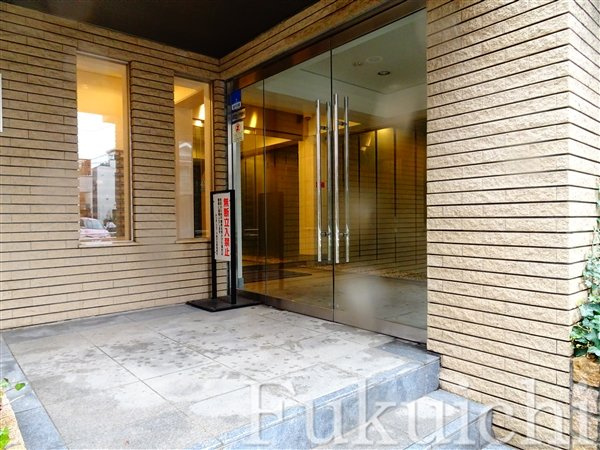 デュオスカーラ緑が丘のエントランス