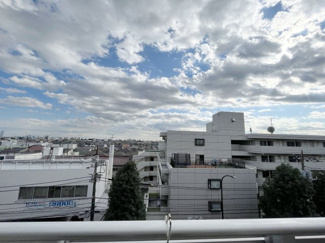 【展望】 | 南側の眺望です。前面は抜けており開放感のあるビュー。南向きのため陽当たりも良好です。