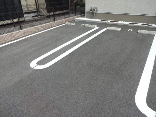 オーブの駐車場