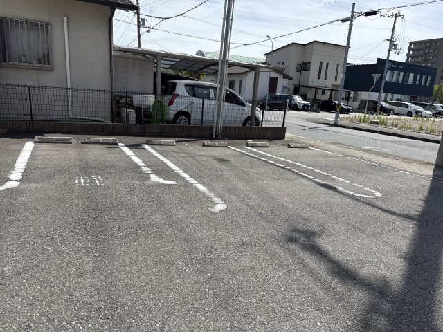 オーブの駐車場