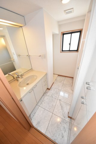 リーガル四ツ橋立売堀の洗面所