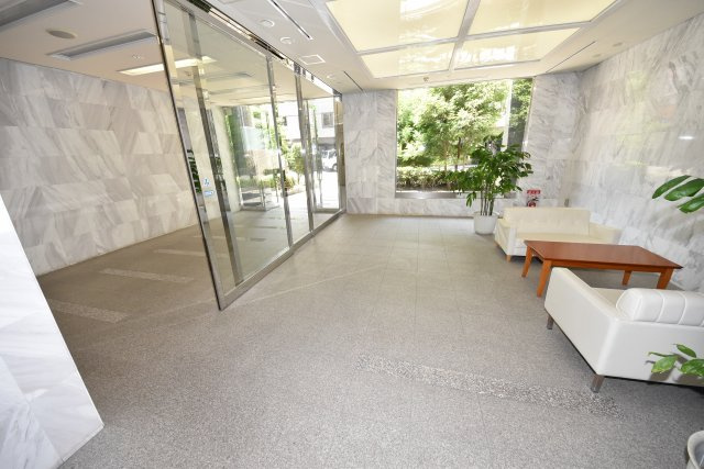 リーガル四ツ橋立売堀のエントランス