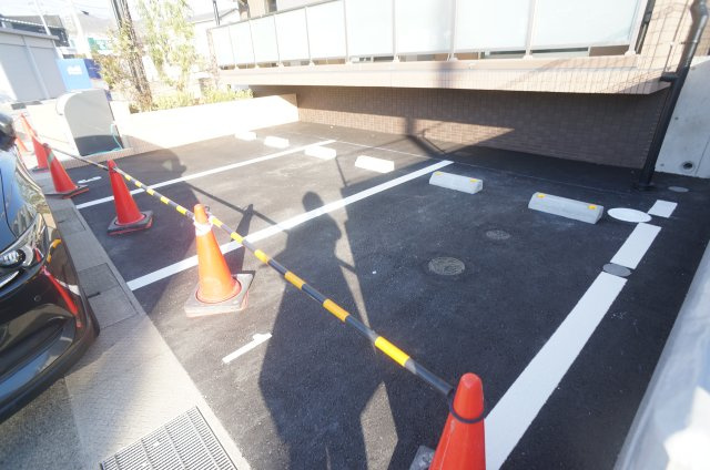 エルピスN4の駐車場