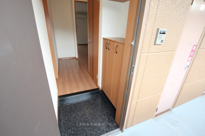 【玄関】 | ハイム行村 | 収納もある玄関です
ハイム行村　205号室　2018年9月11日撮影