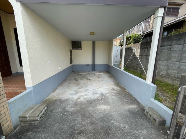 神戸市北区星和台6丁目戸建の駐車場