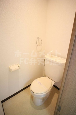 【トイレ】 | アドラブール西大阪 | 落ち着いた色調のトイレです