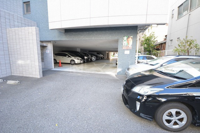 グランドゥール敷津の駐車場