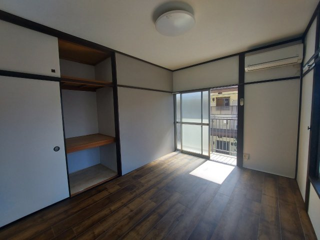 【居間・リビング】 | 第三小口ハウス | 収納豊富　押し入れには天袋もついています