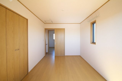 【寝室】 | ウィンディタウン貝島Ⅱ E | ２F南側の洋室です
