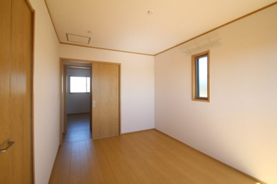 【寝室】 | ウィンディタウン貝島Ⅱ E | ２F南側の洋室です