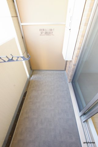プレサンス新大阪クレスタ　仲介手数料無料のバルコニー
