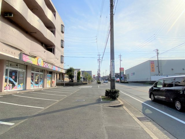 メゾン平松の駐車場