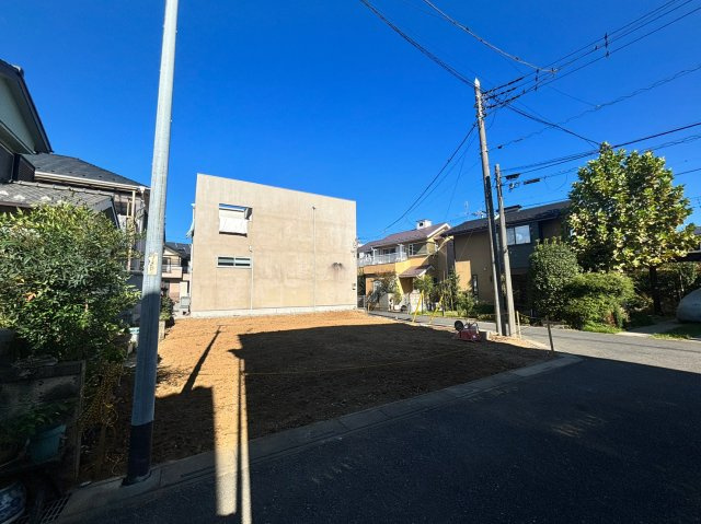 越谷市大沢4丁目新築戸建ての前面道路含む現地写真