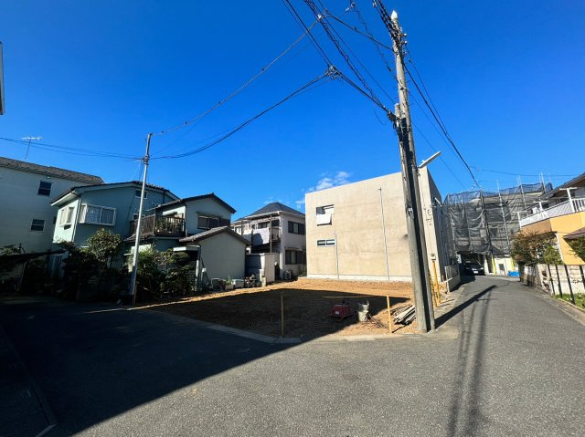 越谷市大沢4丁目新築戸建ての前面道路含む現地写真