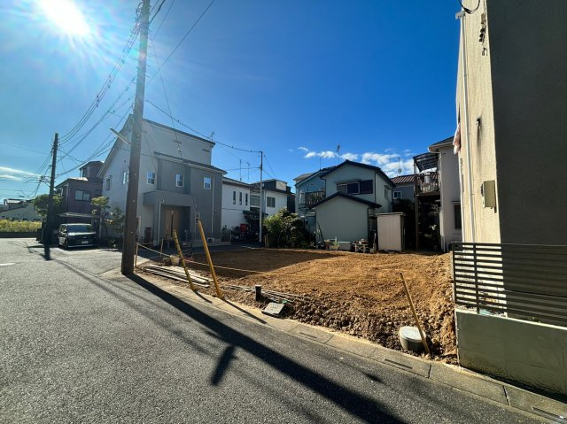越谷市大沢4丁目新築戸建ての前面道路含む現地写真