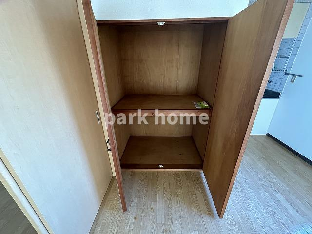 コーポMIKI Ⅰ南棟の収納|ちょっとした収納スペースも充実しています