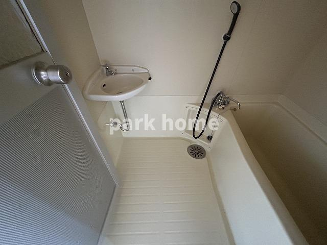 コーポMIKI Ⅰ南棟の洗面所|忙しい朝には欠かせない洗面所です