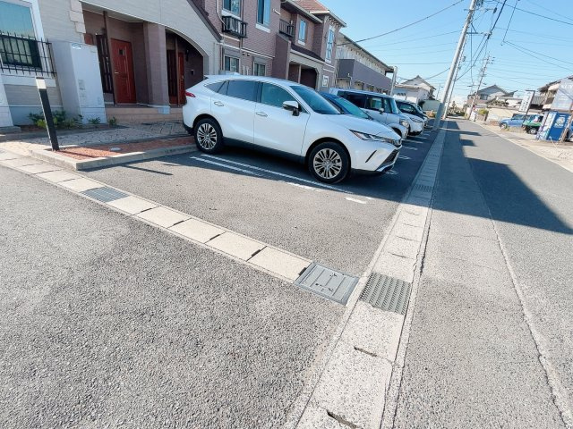 メロウ　ハウスFの駐車場