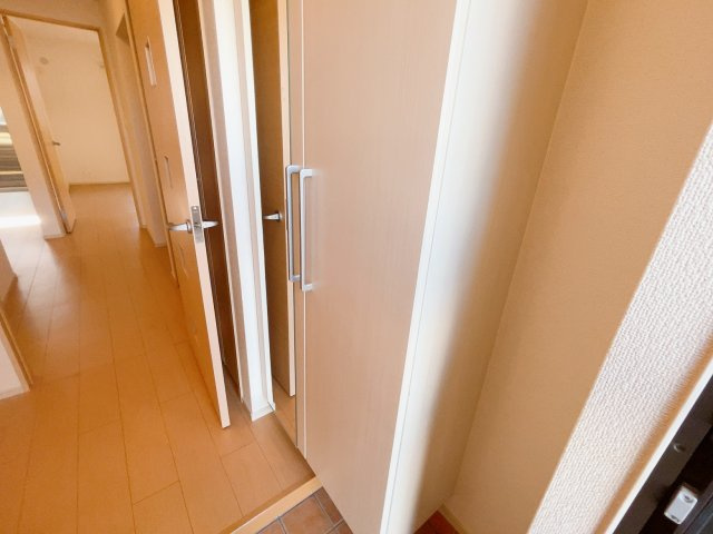 メロウ　ハウスFの玄関
