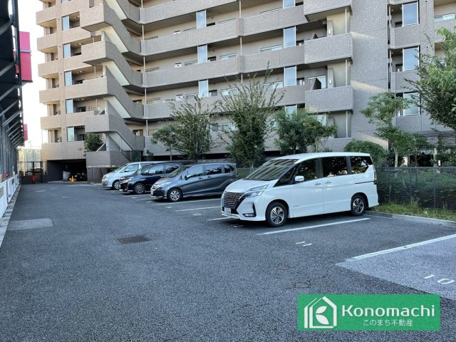 ポレスターブロードシティ城東の駐車場