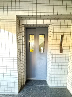 【その他共用部分】 | クリオ上星川壱番館 | お買い物時やベビーカーの出し入れに便利なエレベーター付です。