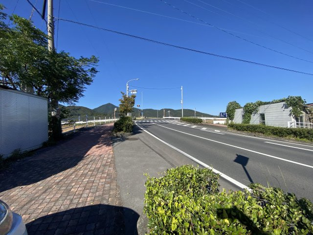 【前面道路含む現地写真】 |  熊本市西区小島上町　土地　106.53坪 | 2023年10月撮影