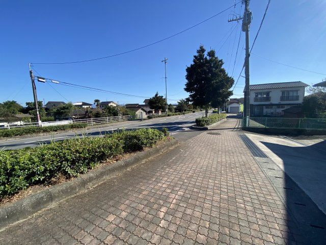 【前面道路含む現地写真】 | 西区小島上町　土地　106.53坪 | 2023年10月撮影