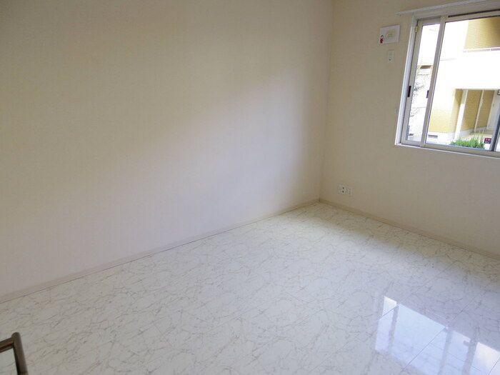 ラ ルーナ Ｂの寝室|洋室（ハングバー付）