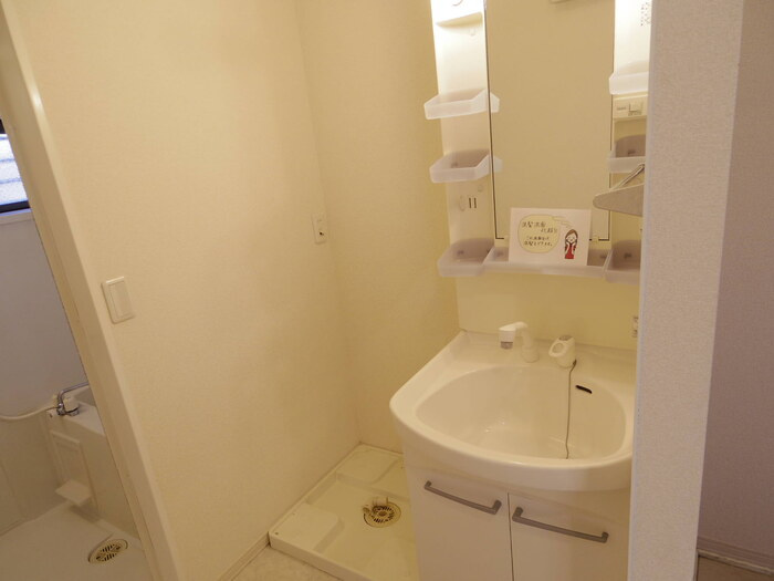 ラ ルーナ Ｂの独立洗面台|洗濯機置き場・洗髪洗面化粧台