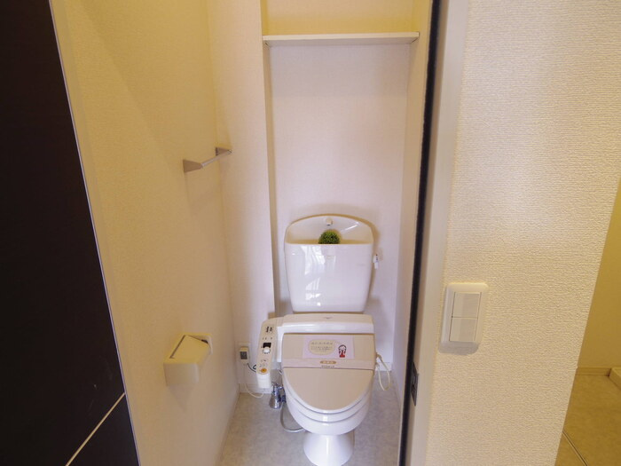 ラ ルーナ Ｂのトイレ|もちろん温水洗浄暖房便座です