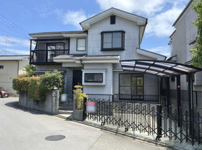 【外観】 | 大原野上里男鹿町　中古戸建 | 閑静な住宅地です!!
前道約6ｍ、間口約28.25ｍ
駐車1台可能!!