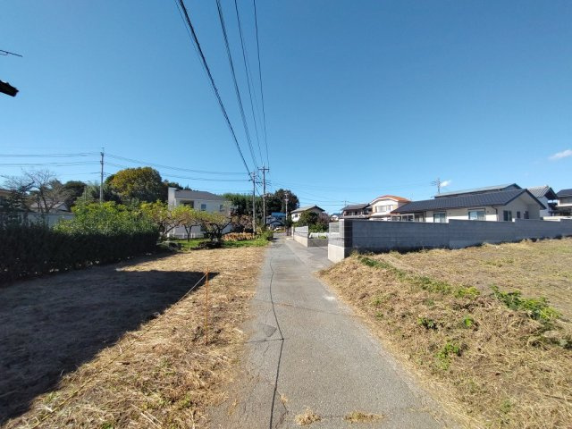 高崎市足門町売土地の前面道路含む現地写真