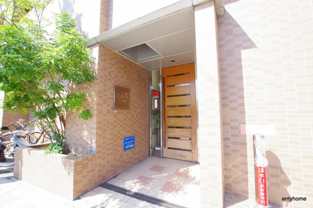 アーデン江坂　仲介手数料無料のエントランス