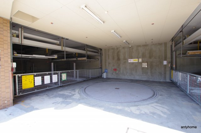 アーデン江坂　仲介手数料無料の駐車場