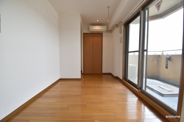 アーデン江坂　仲介手数料無料の居間・リビング