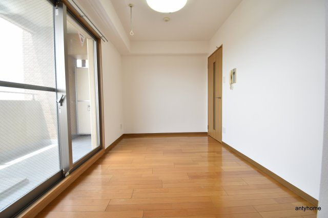 アーデン江坂　仲介手数料無料の居間・リビング