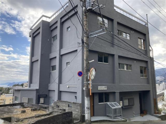 【外観】 | 熱海市桃山町　売一棟マンション | 北側道路より