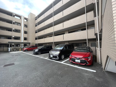 【駐車場】 | クリオ上大岡西壱番館 | 駐車場です。