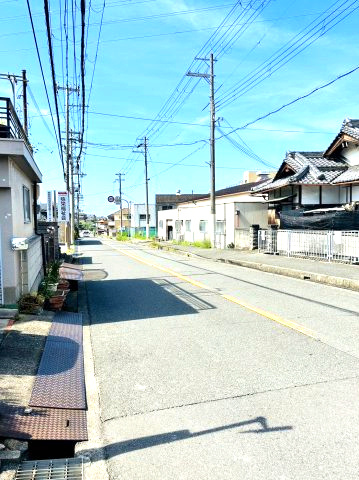 熊取町大久保南4丁目　中古戸建の前面道路含む現地写真|見晴らしの良い広々とした前道のため駐車も楽々◎